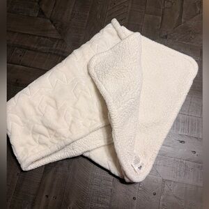 GERBER Just Born Plush Baby Blanket